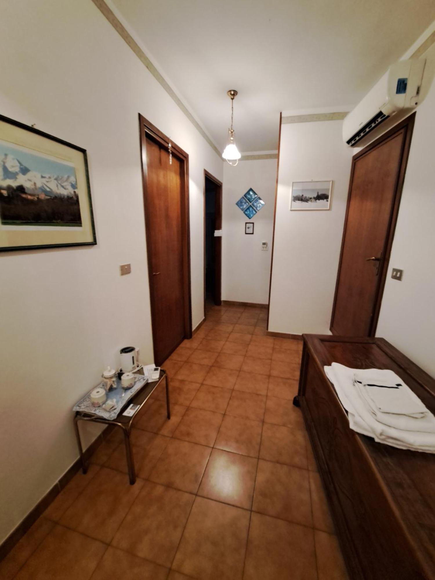 B&B La Casa Gialla Di Luca Mazze ภายนอก รูปภาพ