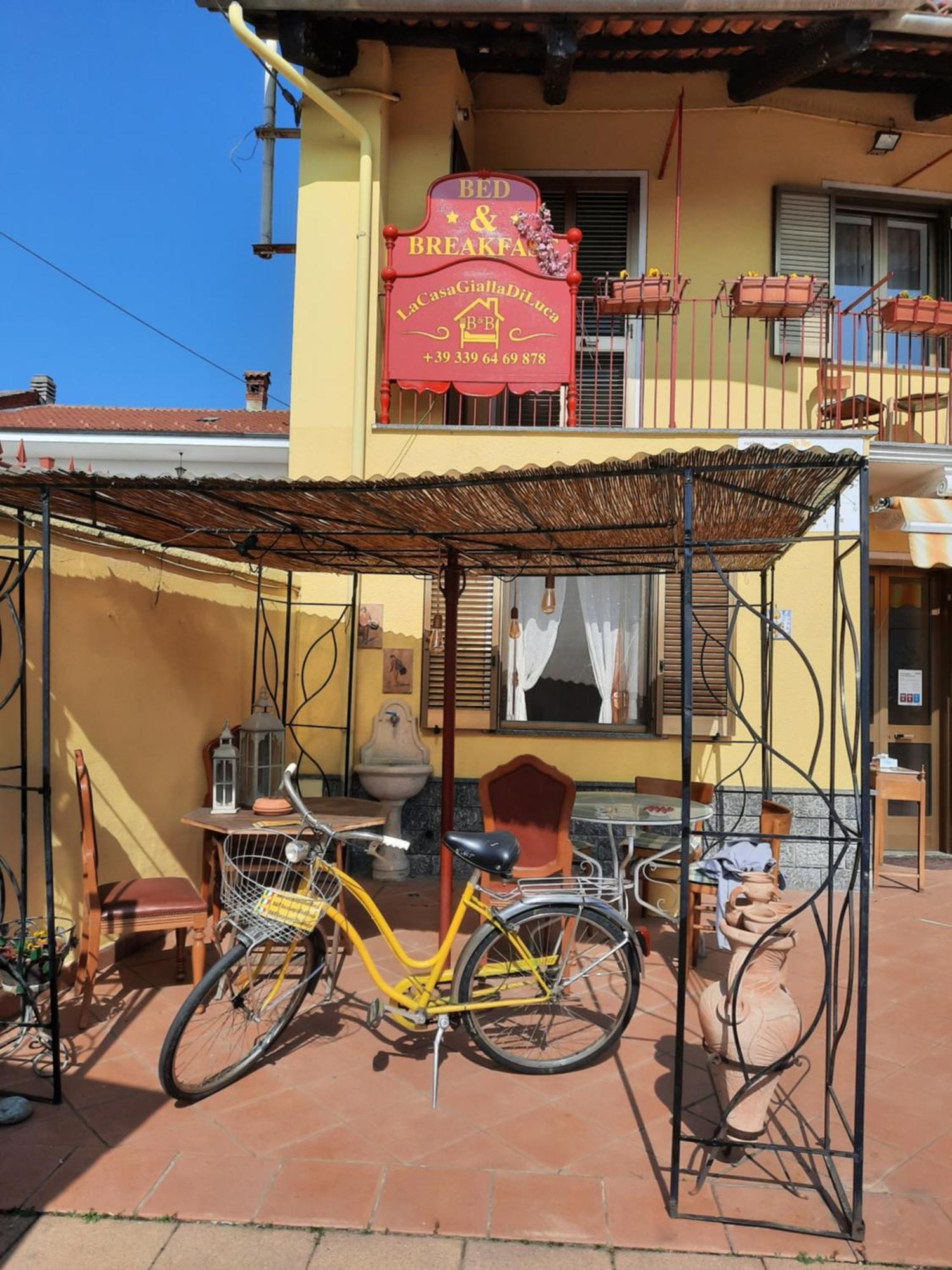 B&B La Casa Gialla Di Luca Mazze ภายนอก รูปภาพ